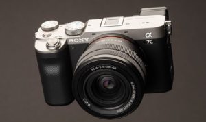 Cek Spesifikasi Sony A7C Mirrorless Full Frame dengan Bodi APS C, Segini Harganya