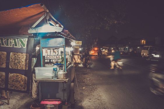 Tempat kuliner malam outdoor