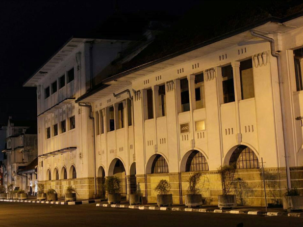 Warga Cirebon Wajib Tahu ! Wisata Malam Sejarah Gedung BAT Kota Cirebon dan Jejak Industri Rokok di Pantura