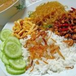 Nasi uduk bumbu kacang Ibu Tati